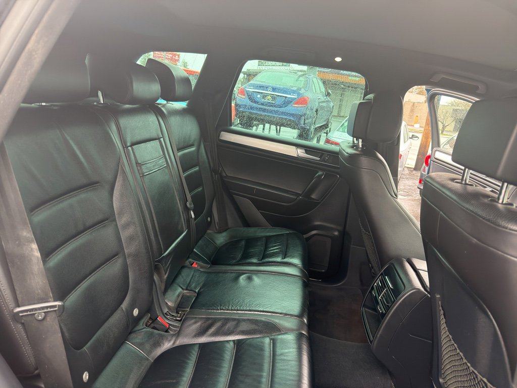 Used 2017 Volkswagen Touareg Wolfsburg Edition image 17