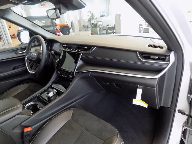 New 2024 Jeep Grand Cherokee L Altitude AWD/4WD image 20