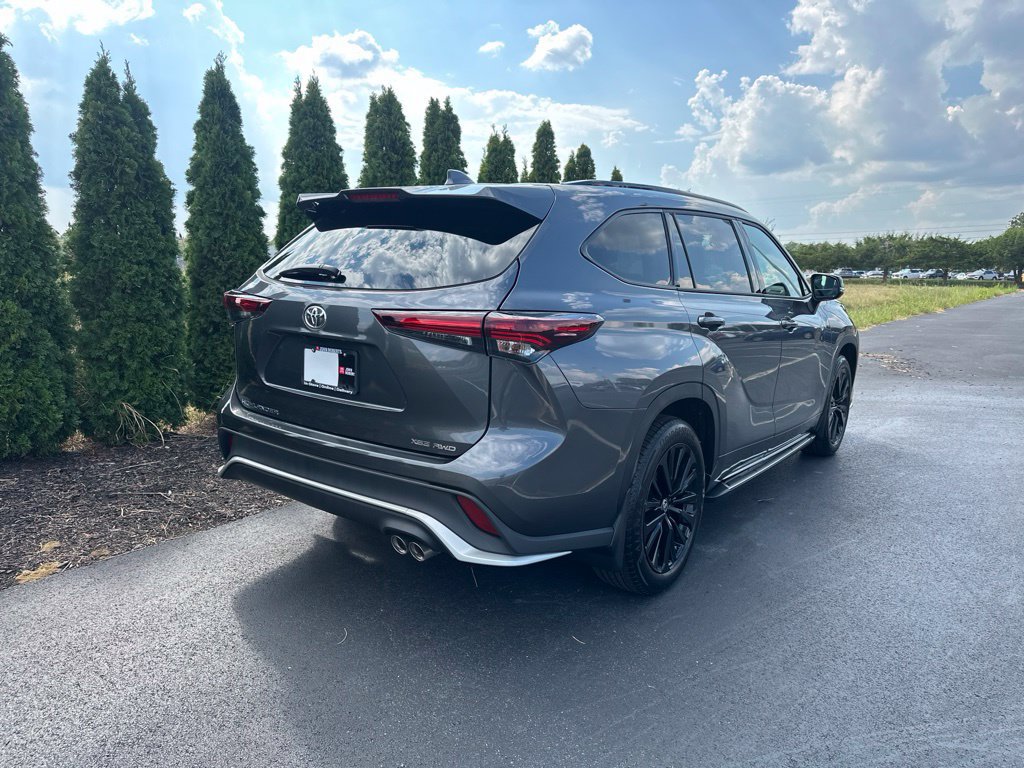 Used 2025 Toyota Highlander XSE AWD/4WD image 7