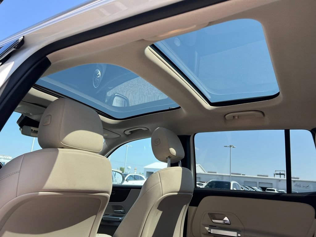 Used 2022 Mercedes-Benz GLB 250 image 27