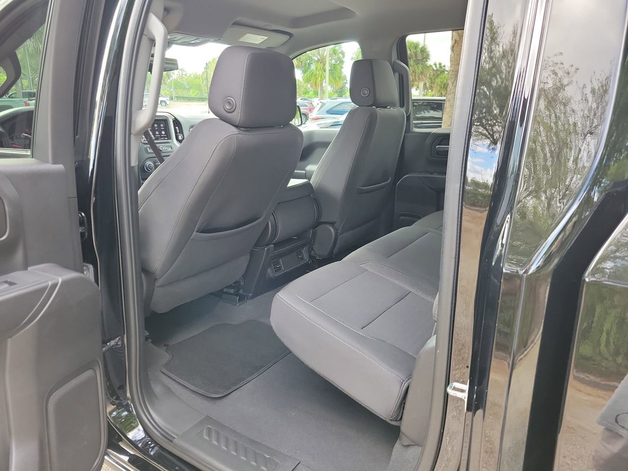 Used 2023 Chevrolet Silverado 1500 Custom image 9