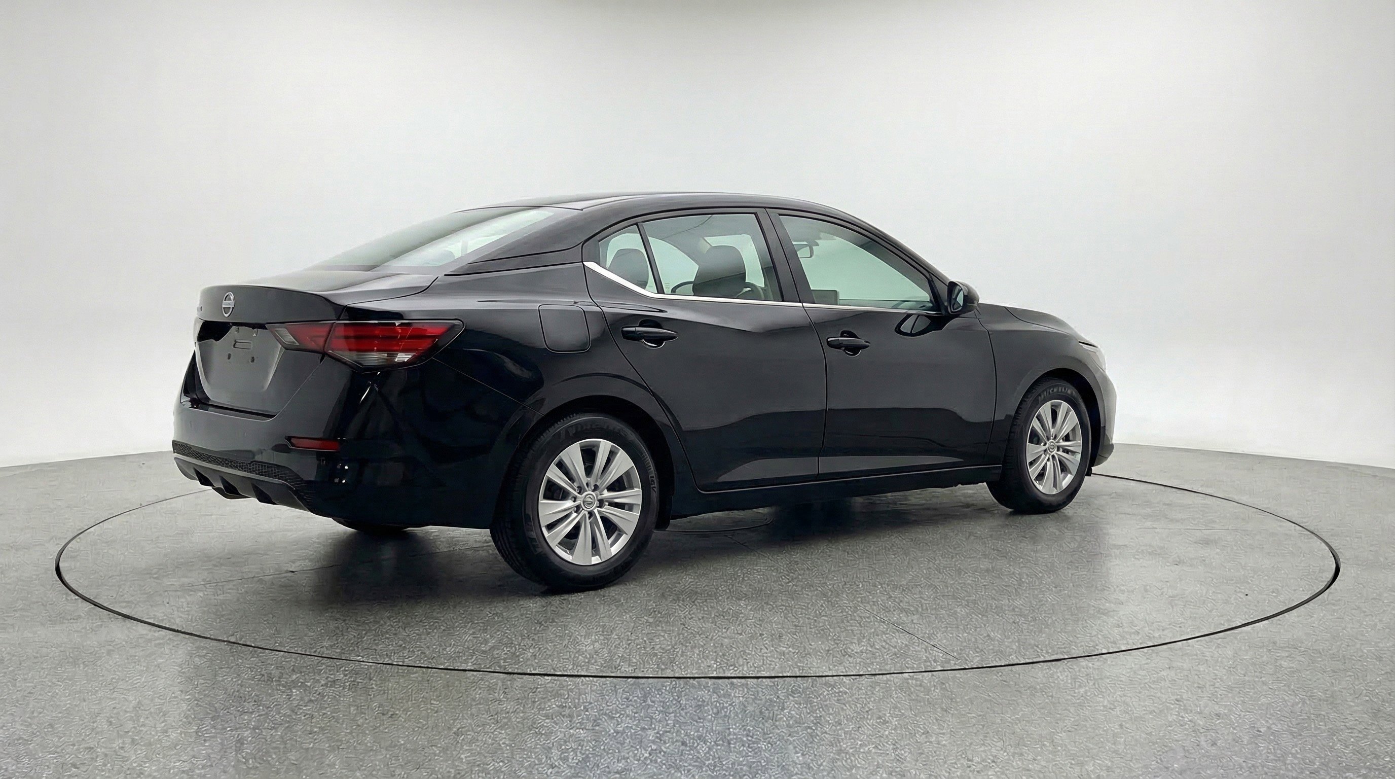 Used 2025 Nissan Sentra S image 9