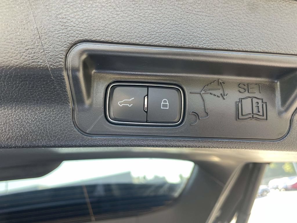 Used 2022 Ford Explorer XLT w/ Equipment Group 202A RWD image 10