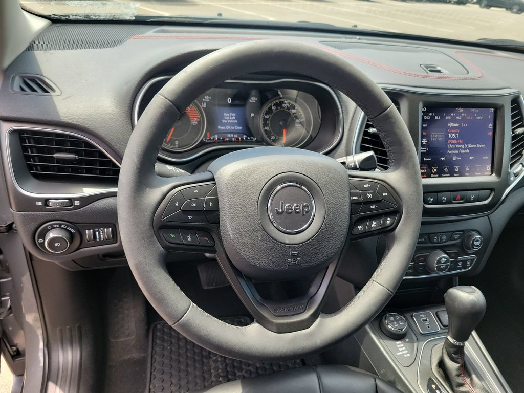 Used 2023 Jeep Cherokee Trailhawk AWD/4WD image 24