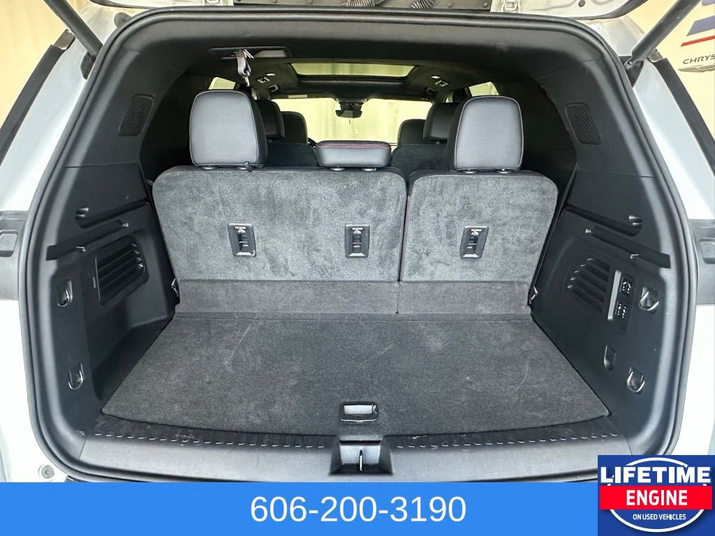 Used 2024 Chevrolet Traverse RS image 10
