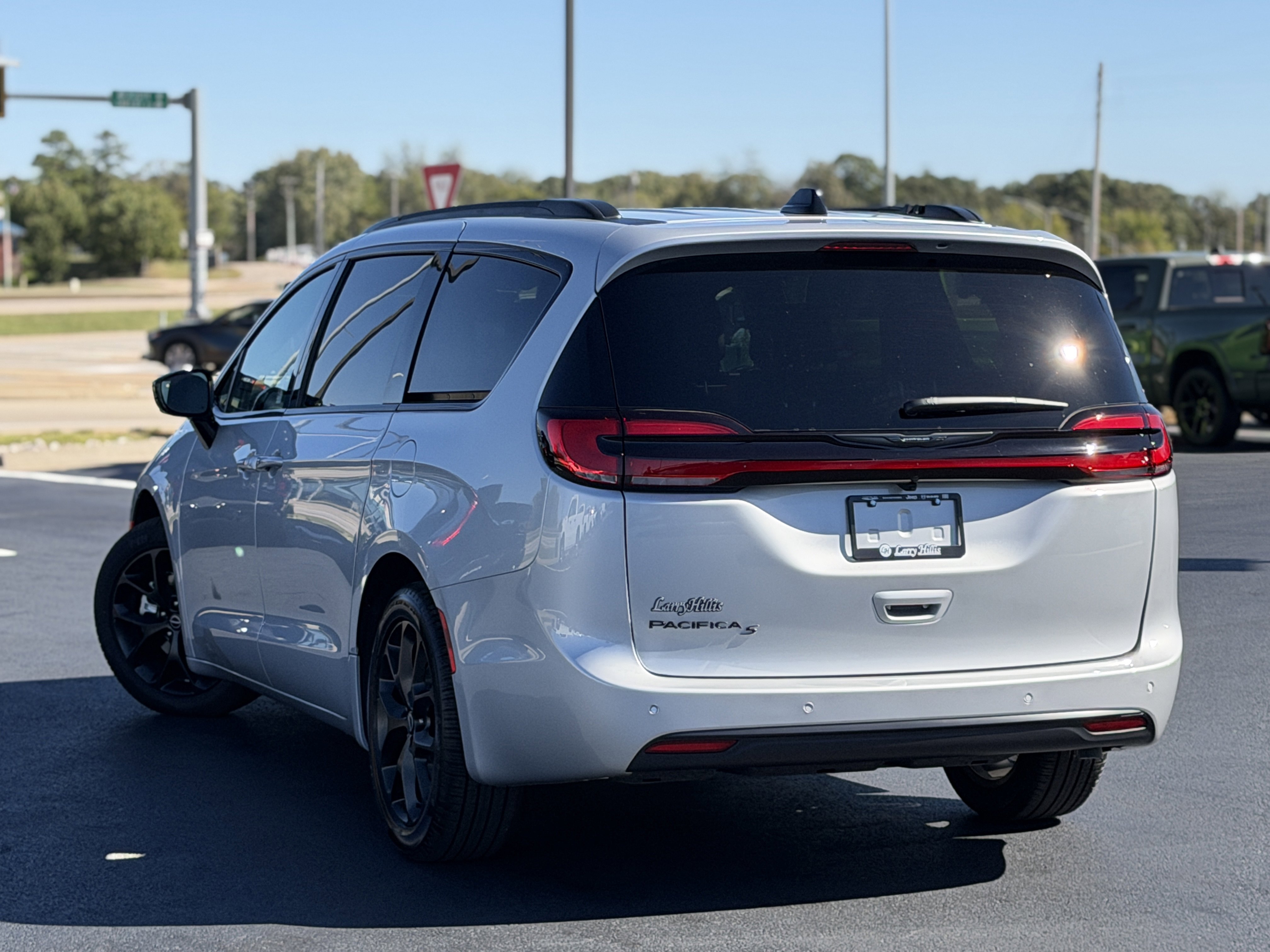 New 2026 Chrysler Pacifica Select image 6