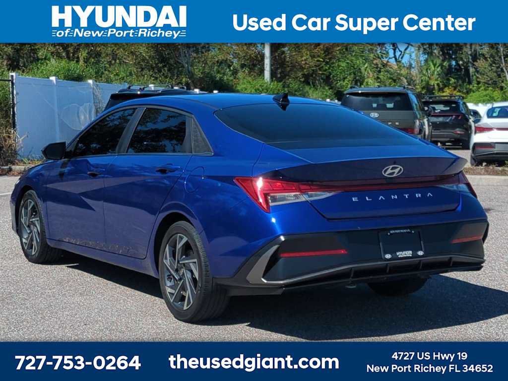 Used 2025 Hyundai Elantra SEL FWD image 3