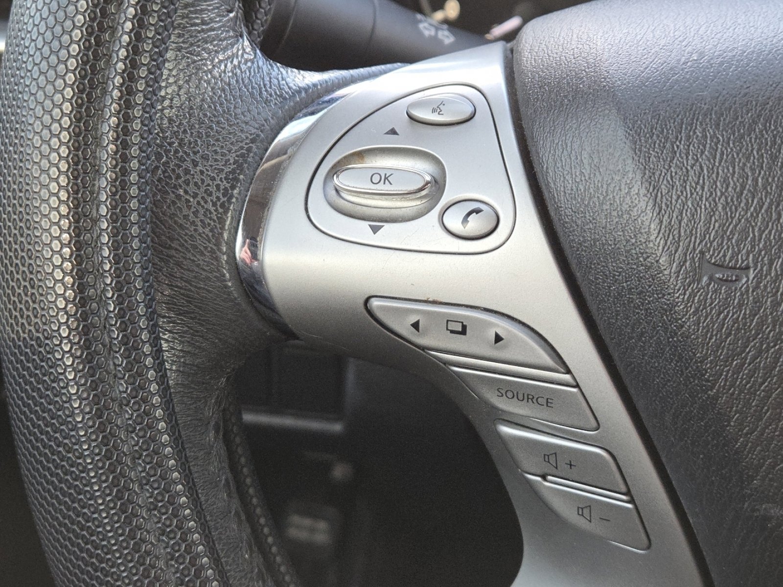 Used 2017 Nissan Murano SV image 32