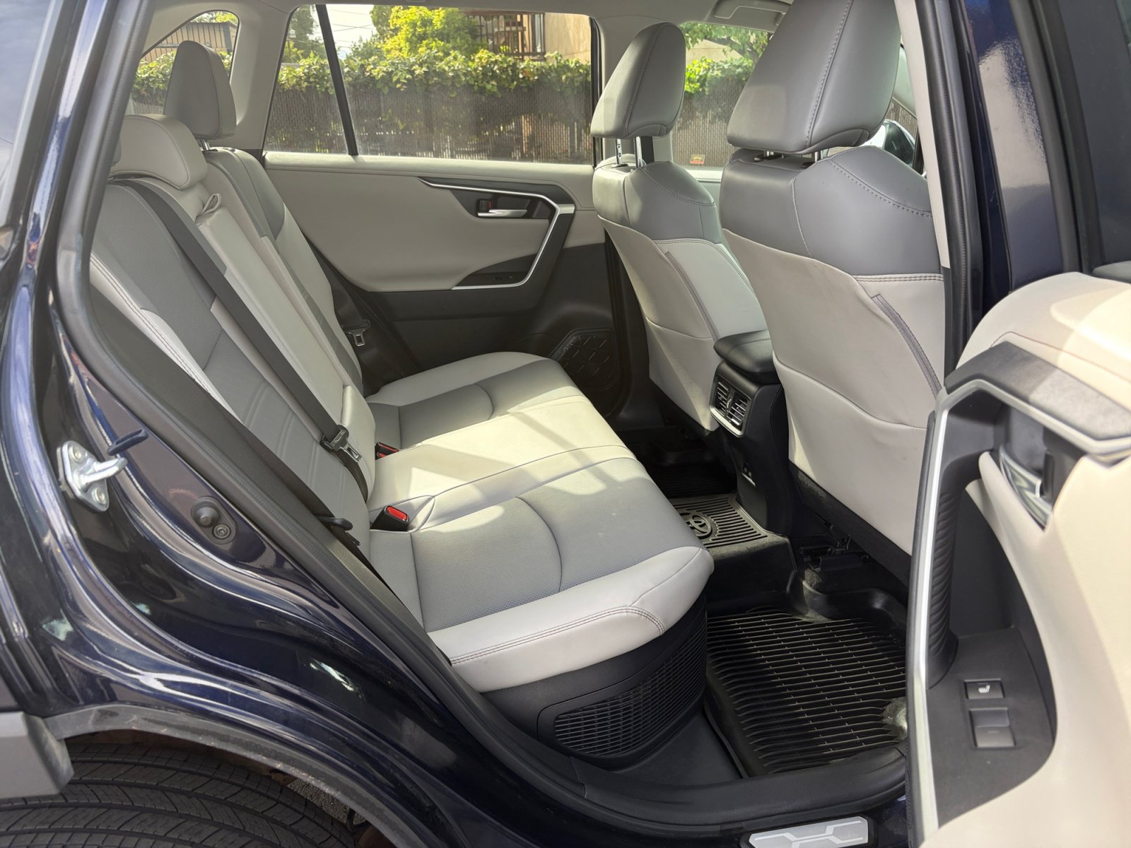 Used 2023 Toyota RAV4 Limited AWD/4WD image 27