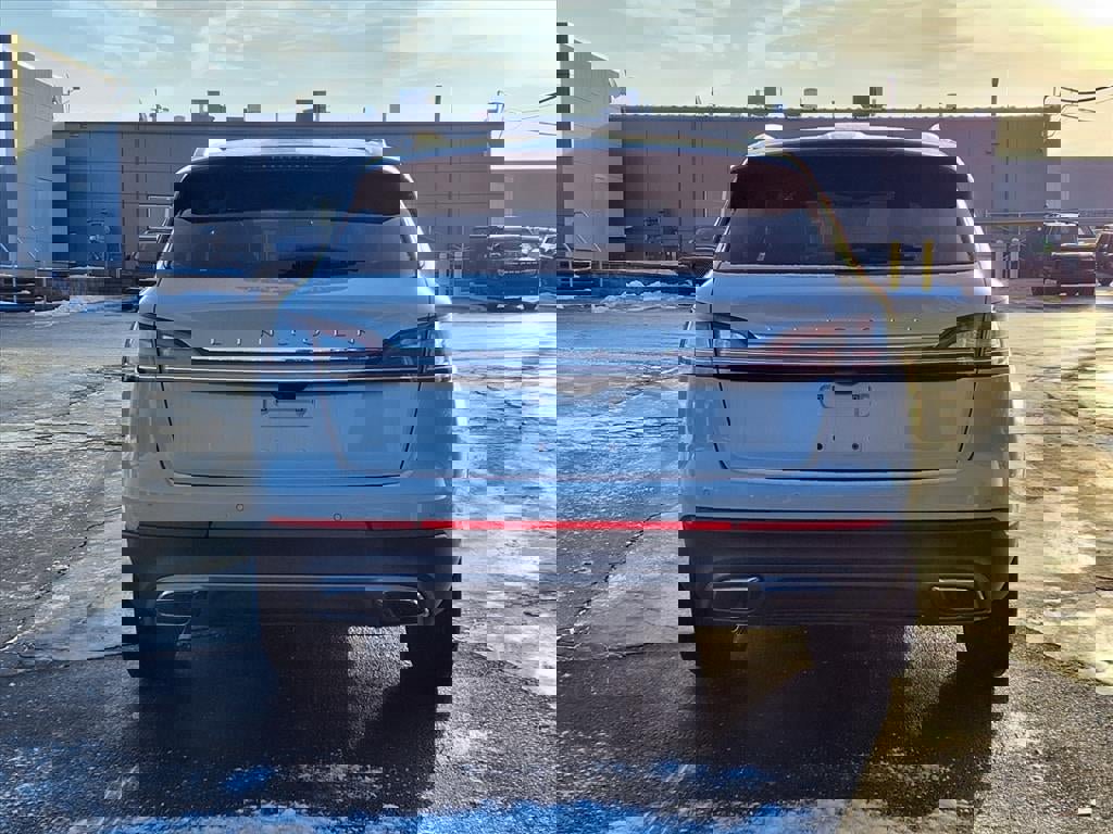 Used 2023 Lincoln Nautilus Reserve w/ Equipment Group 201A image 6