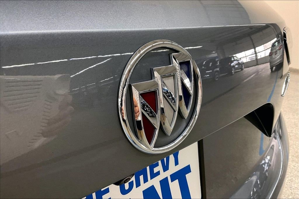 Used 2022 Buick Envision Avenir w/ Safety Package FWD image 25