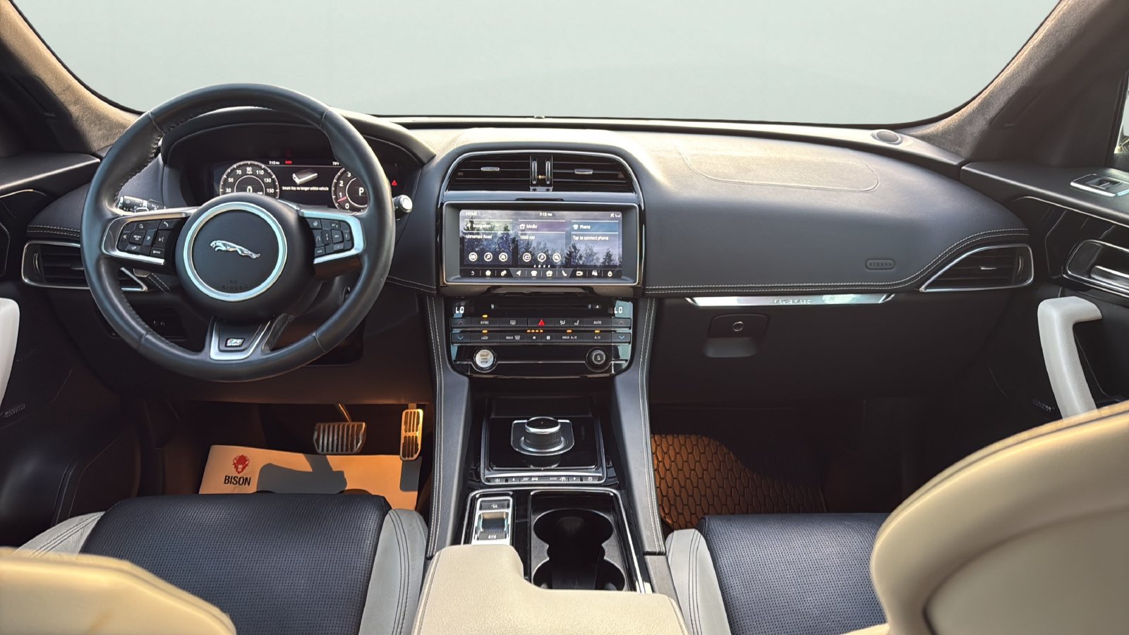 Used 2020 Jaguar F-PACE R-Sport AWD/4WD image 18