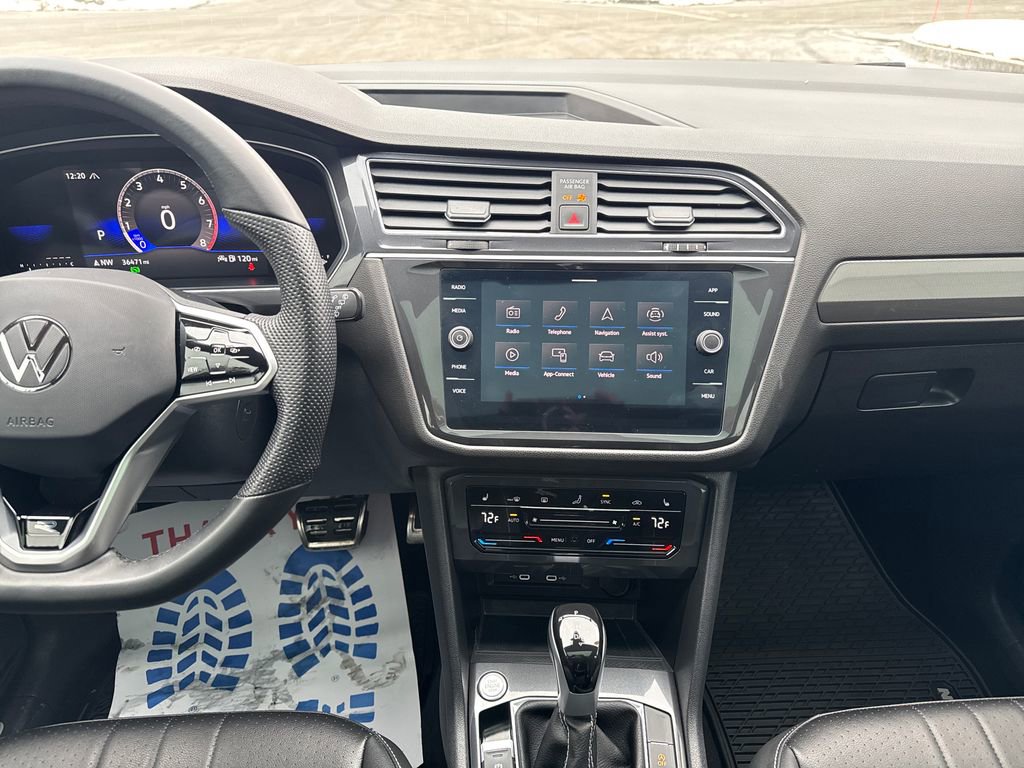 Used 2024 Volkswagen Tiguan SE R-Line image 17