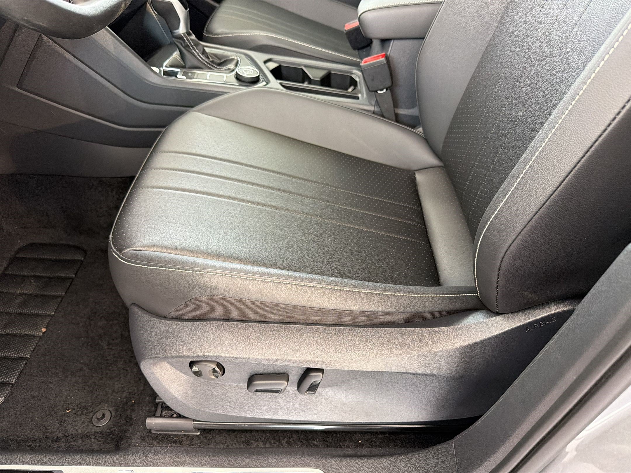 Certified 2024 Volkswagen Tiguan SE R-Line AWD/4WD image 14