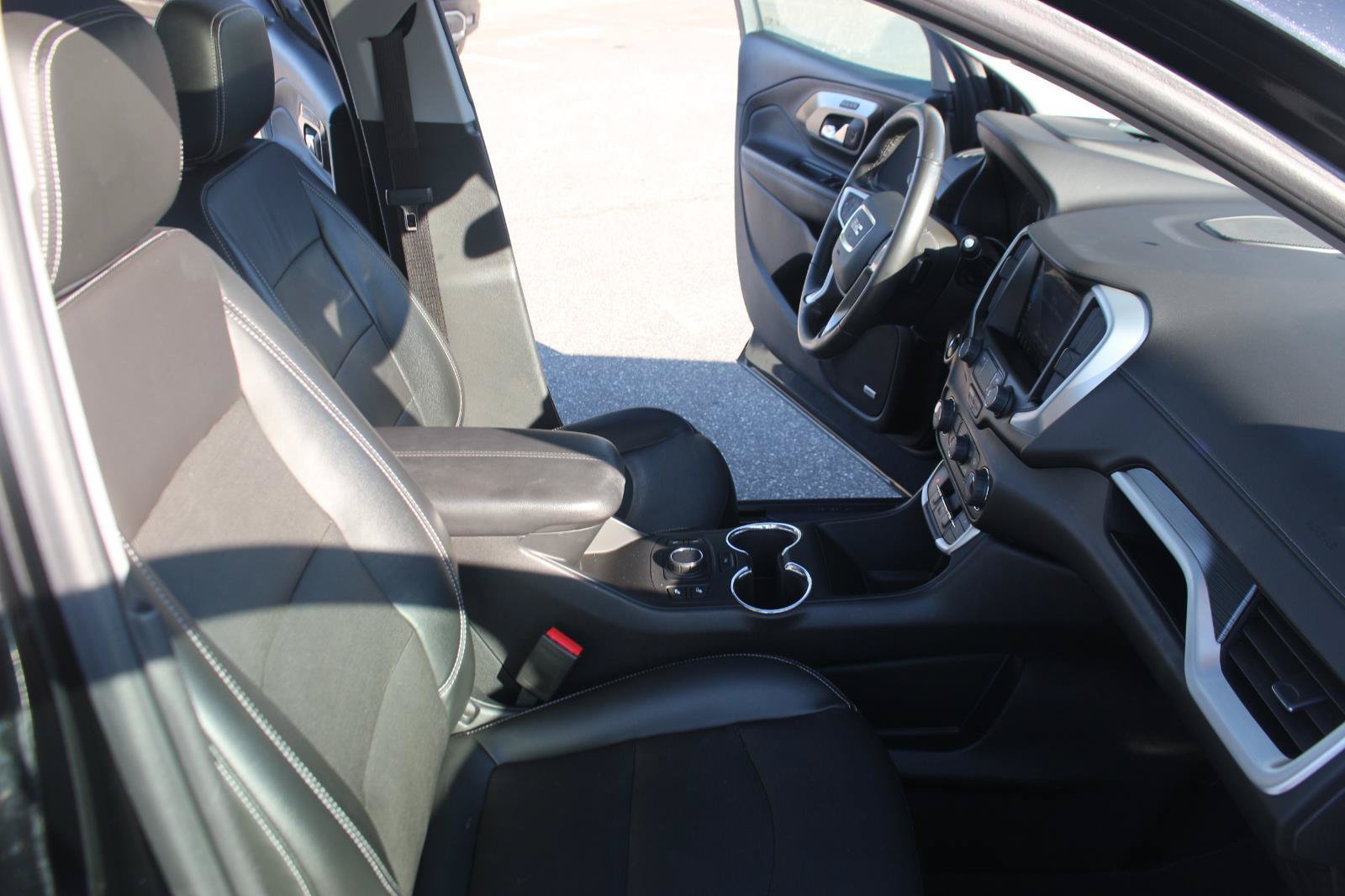 Used 2022 GMC Terrain SLT w/ Infotainment Package II FWD image 37