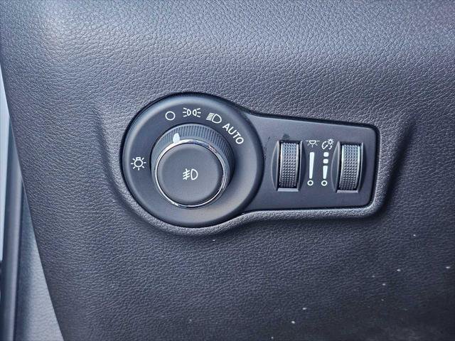 Used 2024 Jeep Compass Latitude w/ Altitude Special Edition AWD/4WD image 35