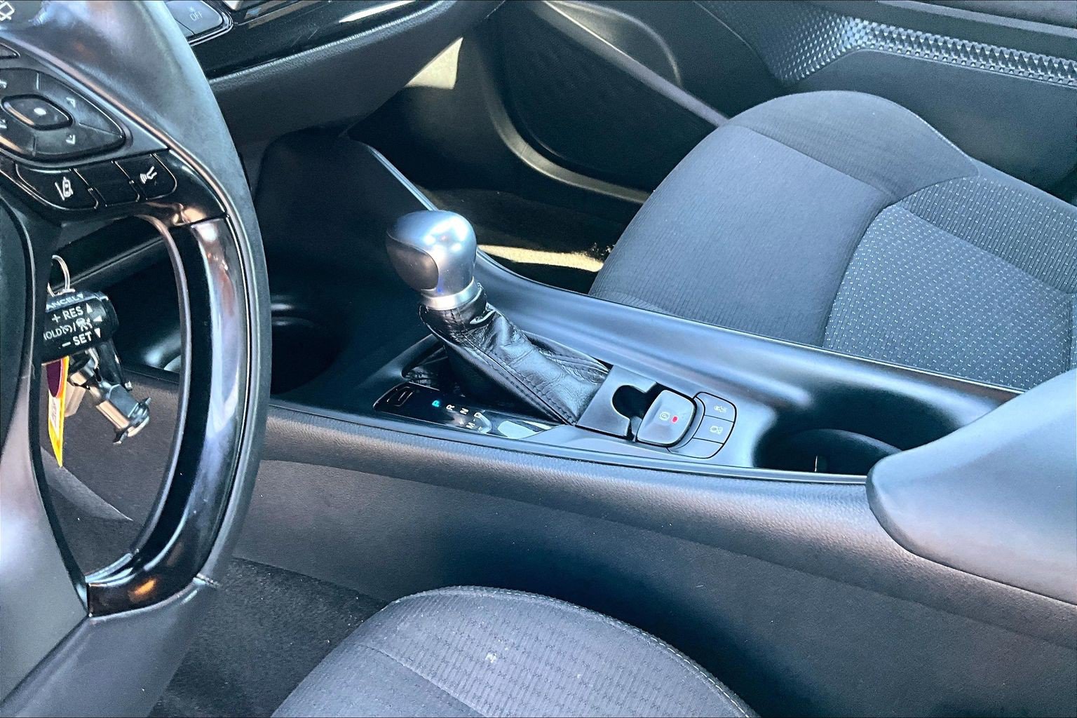 Used 2018 Toyota C-HR XLE FWD image 13