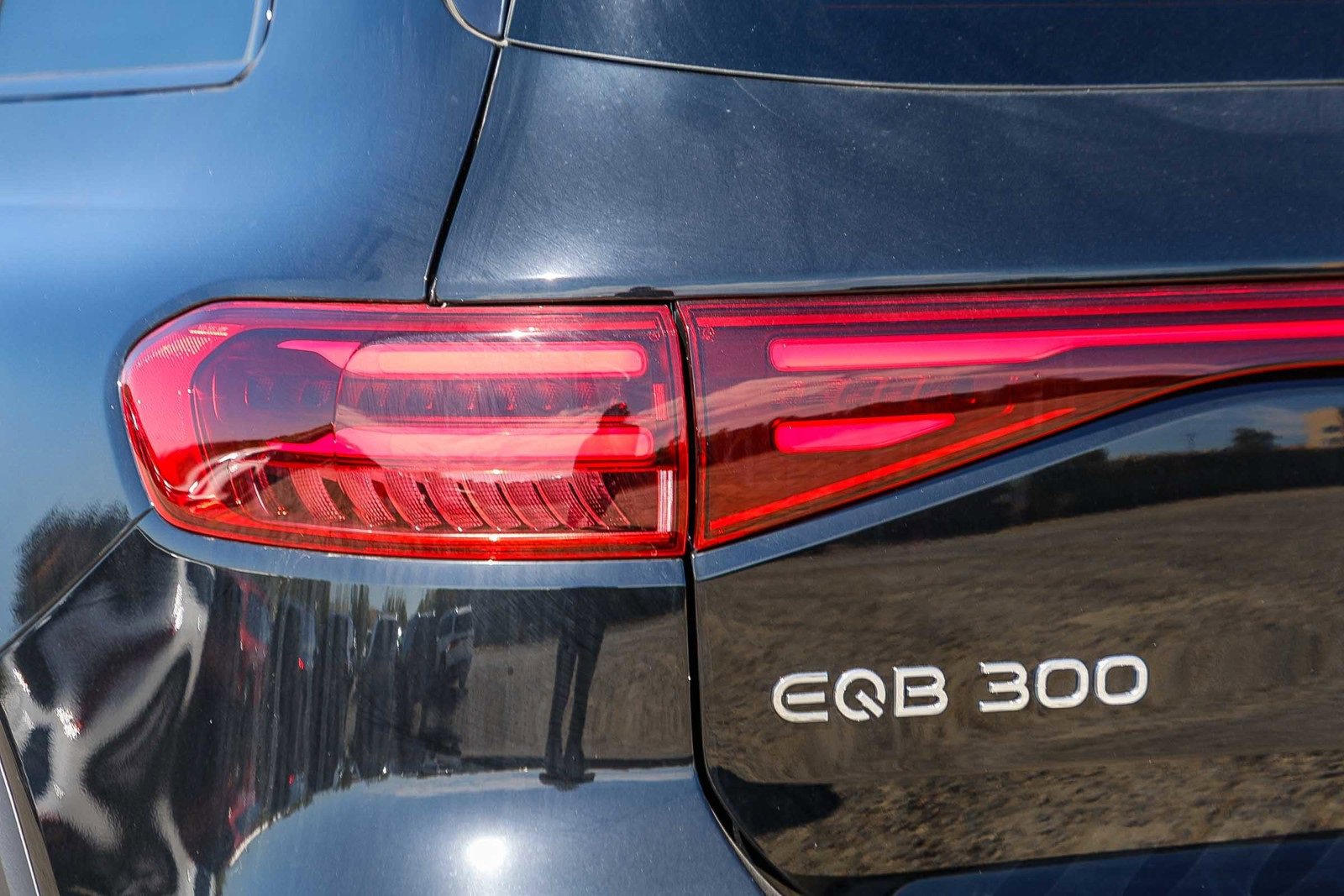 Used 2024 Mercedes-Benz EQB 300 4MATIC image 8