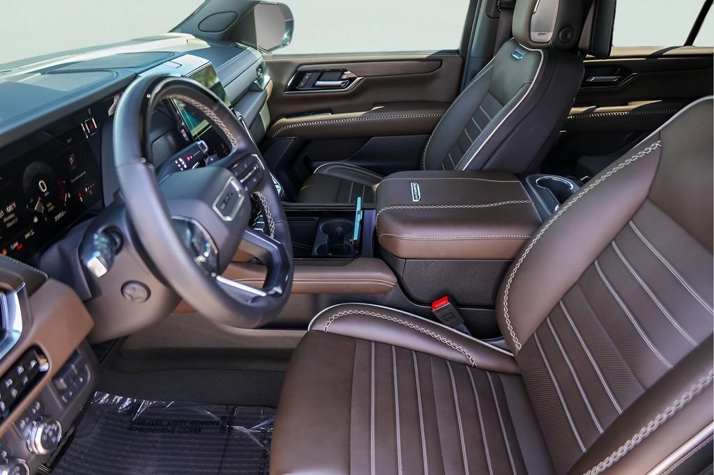 Certified 2025 GMC Yukon Denali Ultimate image 12