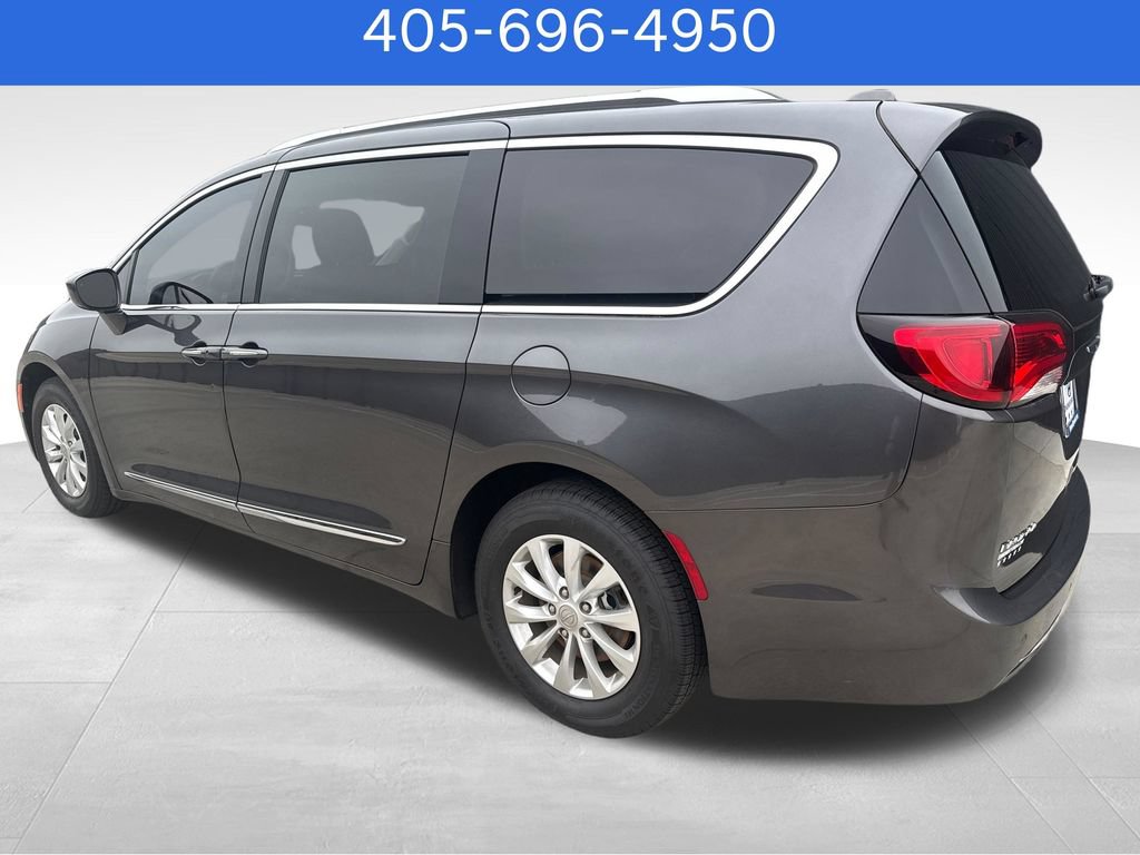 Used 2018 Chrysler Pacifica Touring-L FWD image 3