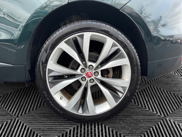 Used 2018 Jaguar F-PACE R-Sport image 29