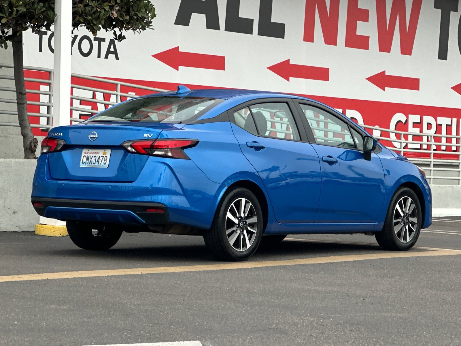 Used 2024 Nissan Versa SV FWD image 5