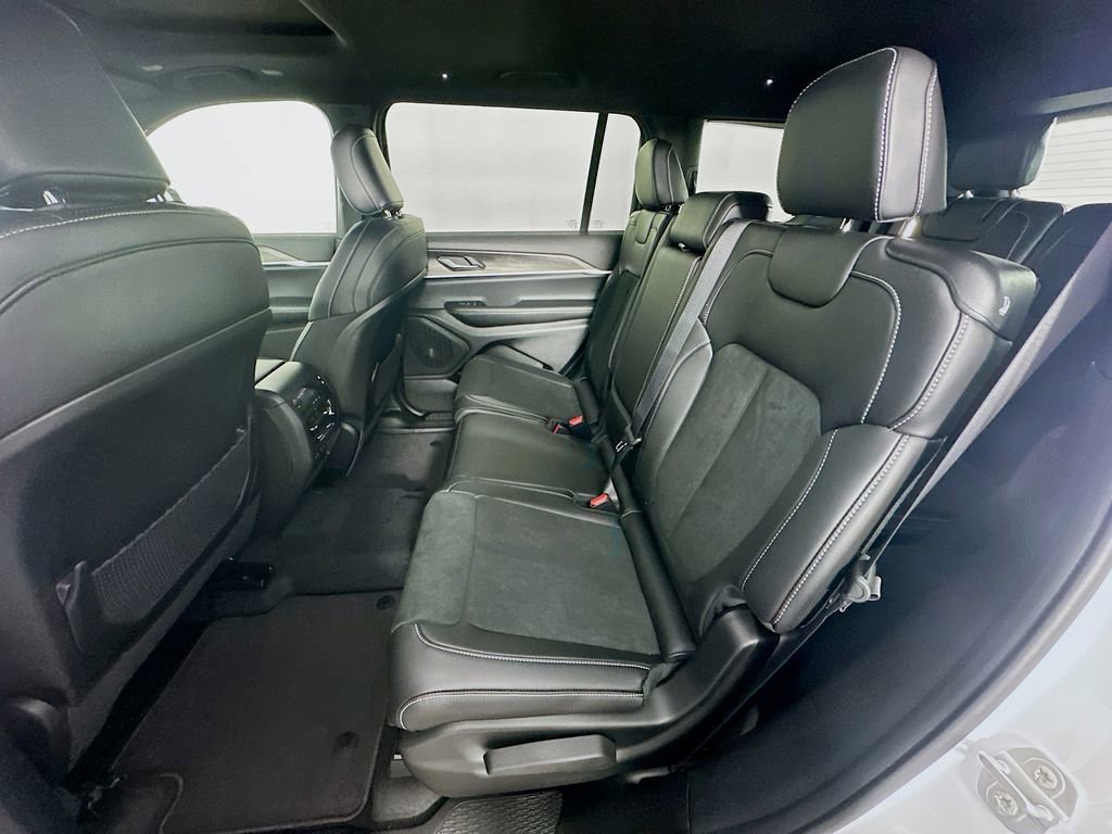 New 2026 Jeep Grand Cherokee L 4WD image 33