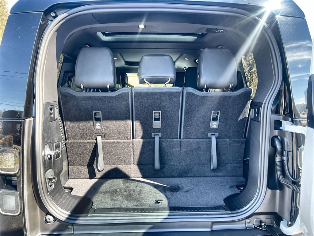 Used 2026 Land Rover Defender 130 X-Dynamic SE image 18