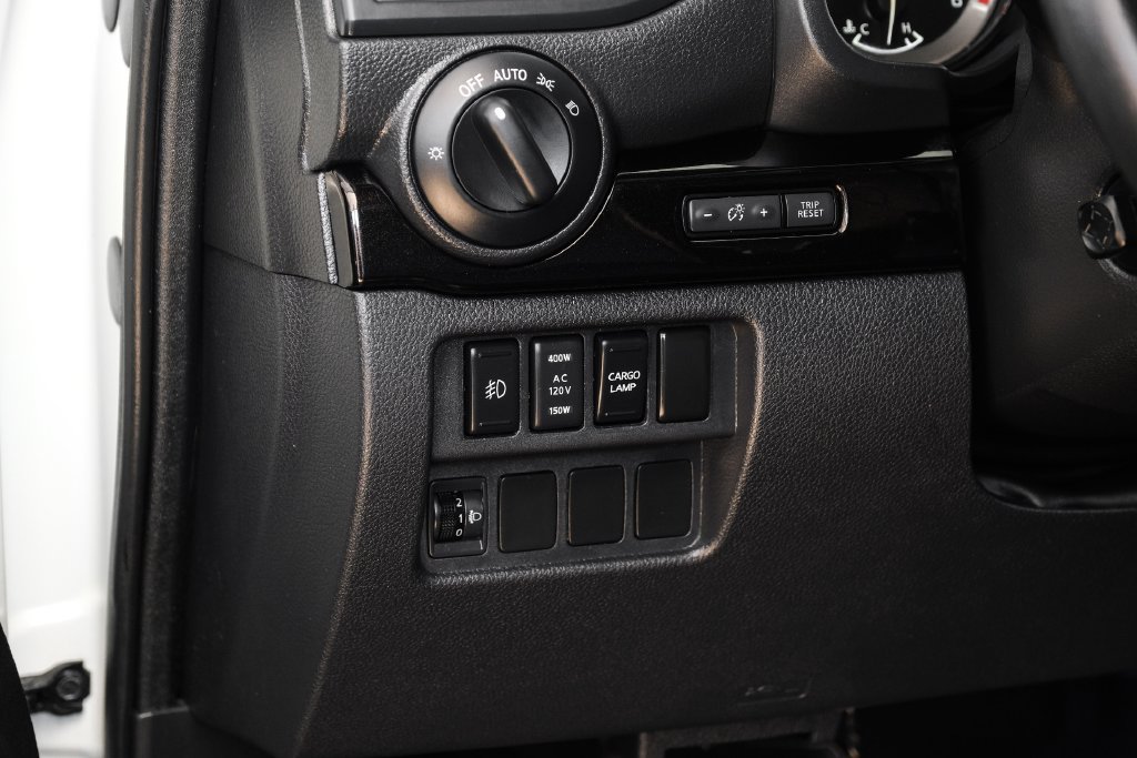 Used 2019 Nissan Titan SL w/ Midnight Edition RWD image 28