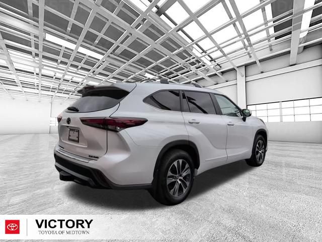 Certified 2025 Toyota Highlander XLE AWD/4WD image 4