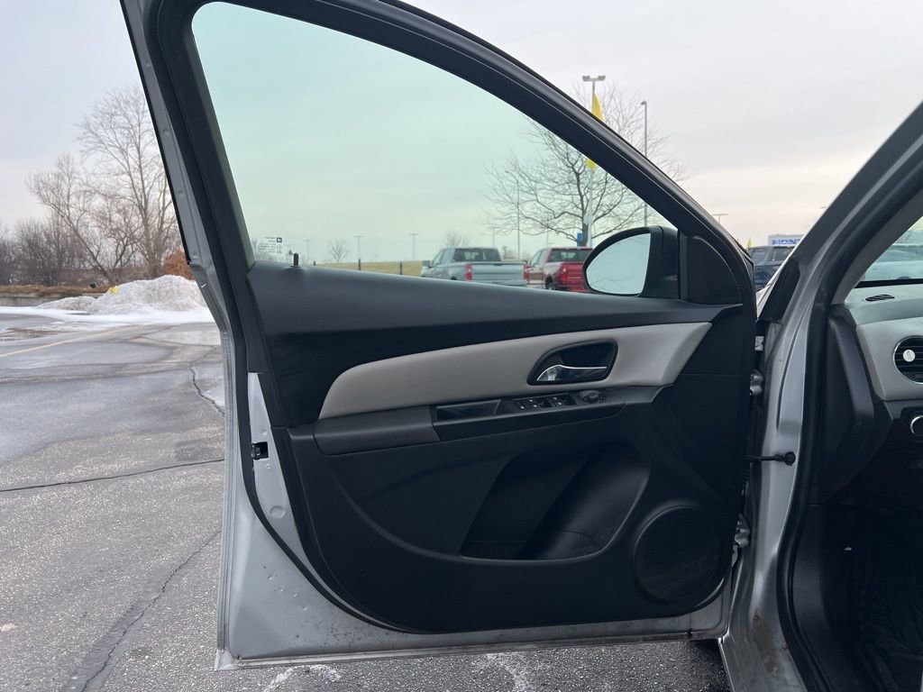Used 2014 Chevrolet Cruze LS image 8