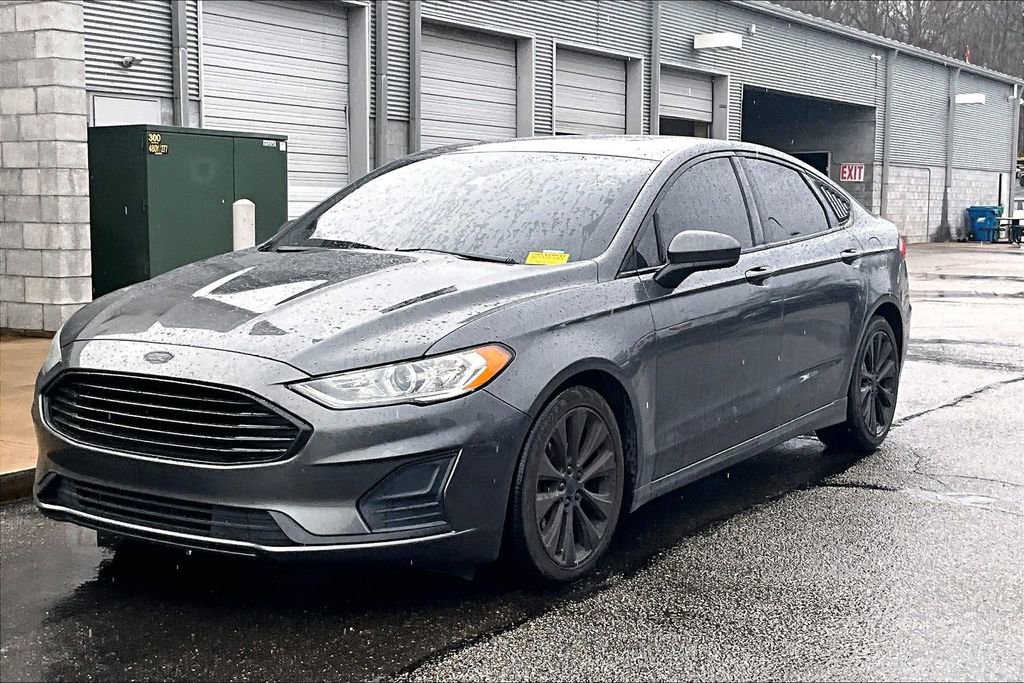 Used 2019 Ford Fusion SE image 2