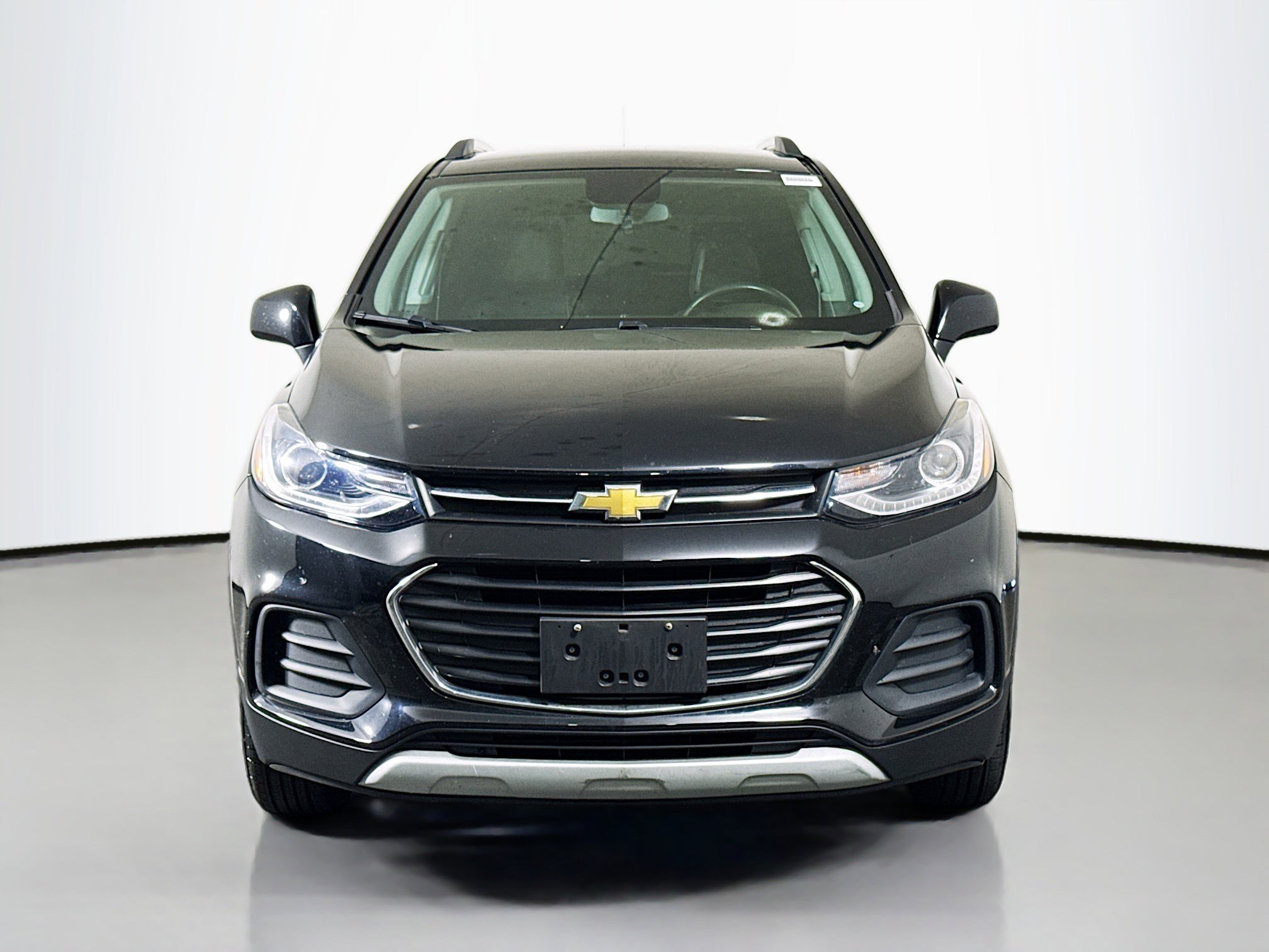 Used 2021 Chevrolet Trax LT w/ Premium Seat Package AWD/4WD image 2