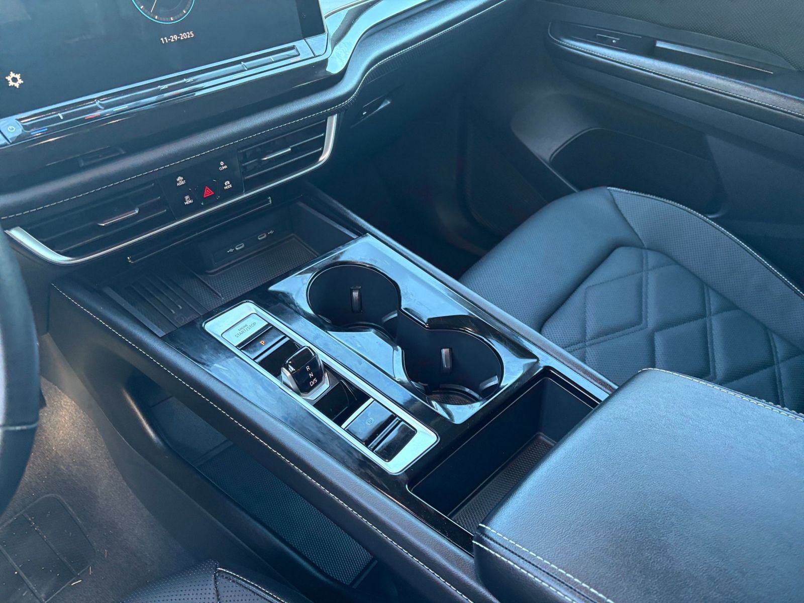 Used 2025 Volkswagen Atlas SE image 37