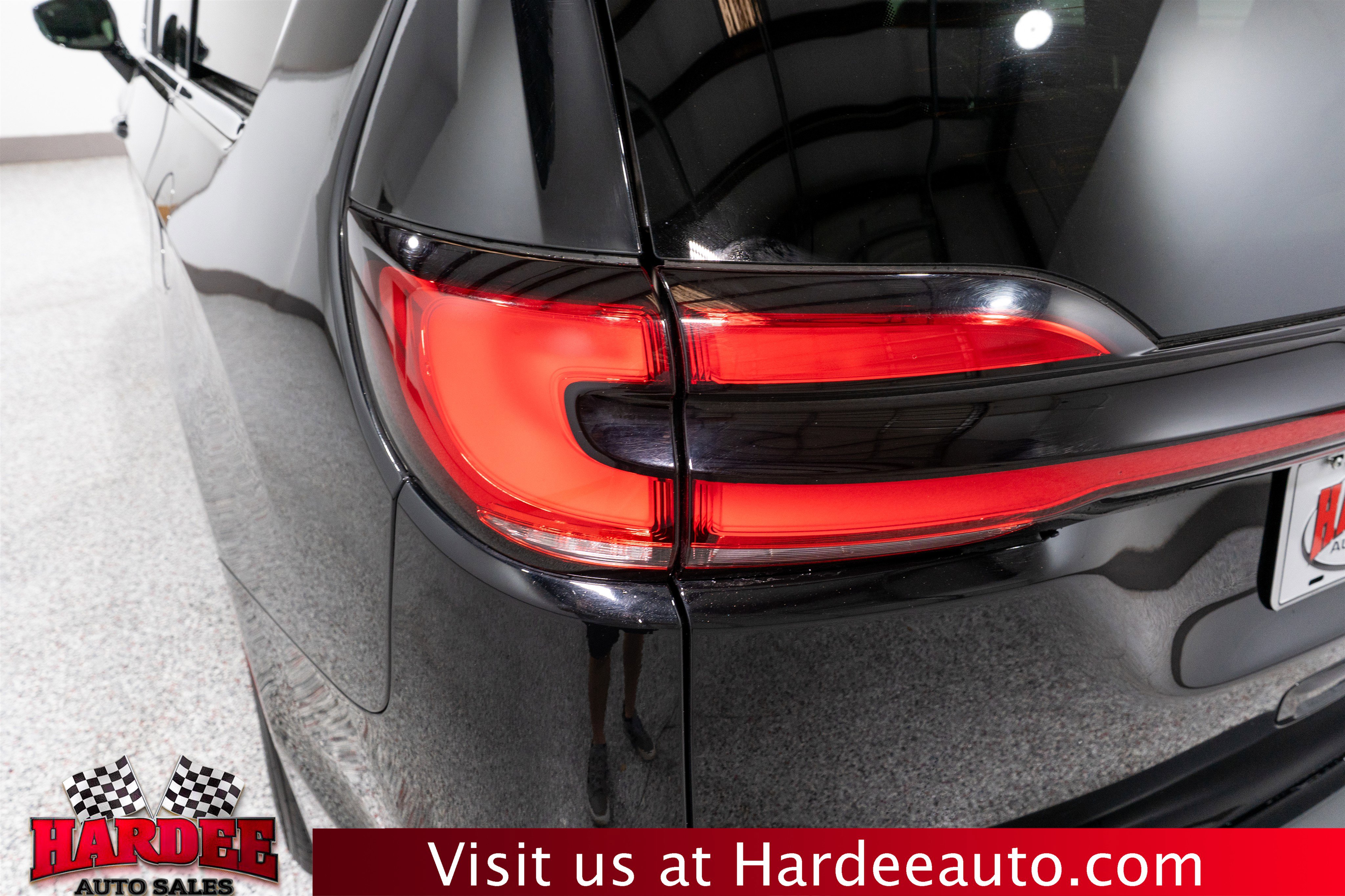 Used 2024 Chrysler Pacifica Touring-L image 9
