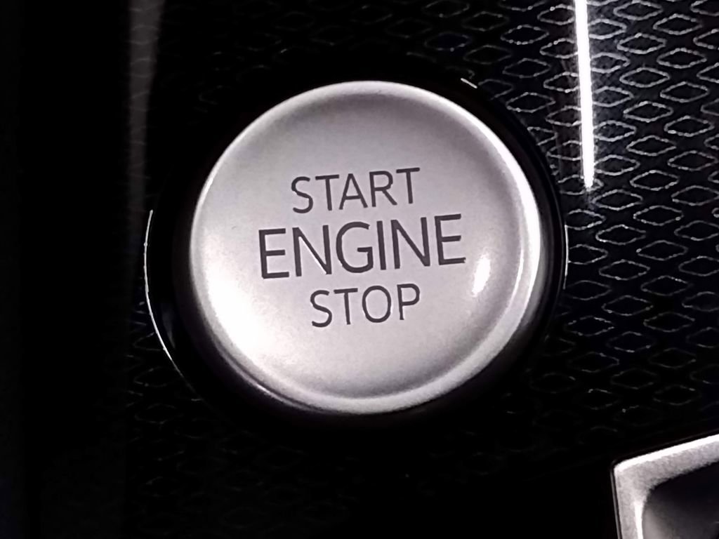 New 2025 Volkswagen Taos SE image 32