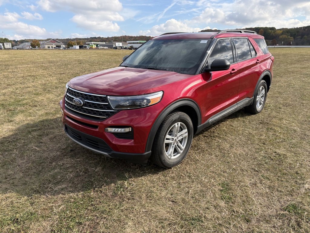 Used 2023 Ford Explorer XLT w/ Equipment Group 202A image 4