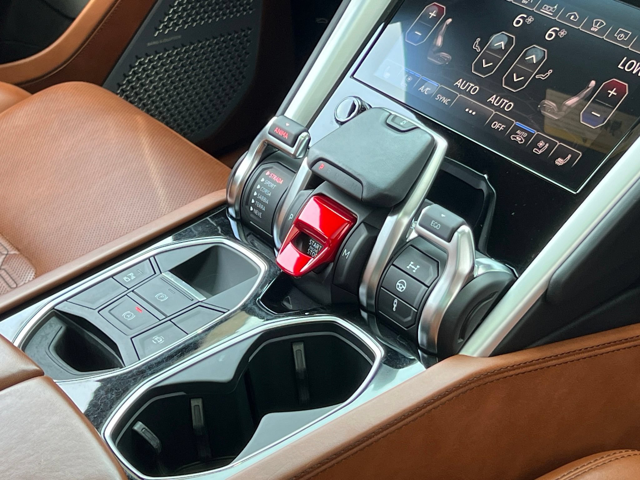 Used 2019 Lamborghini Urus AWD/4WD image 40