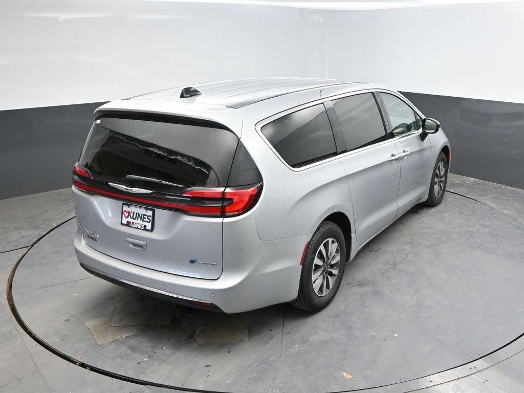 Used 2024 Chrysler Pacifica Select FWD image 30