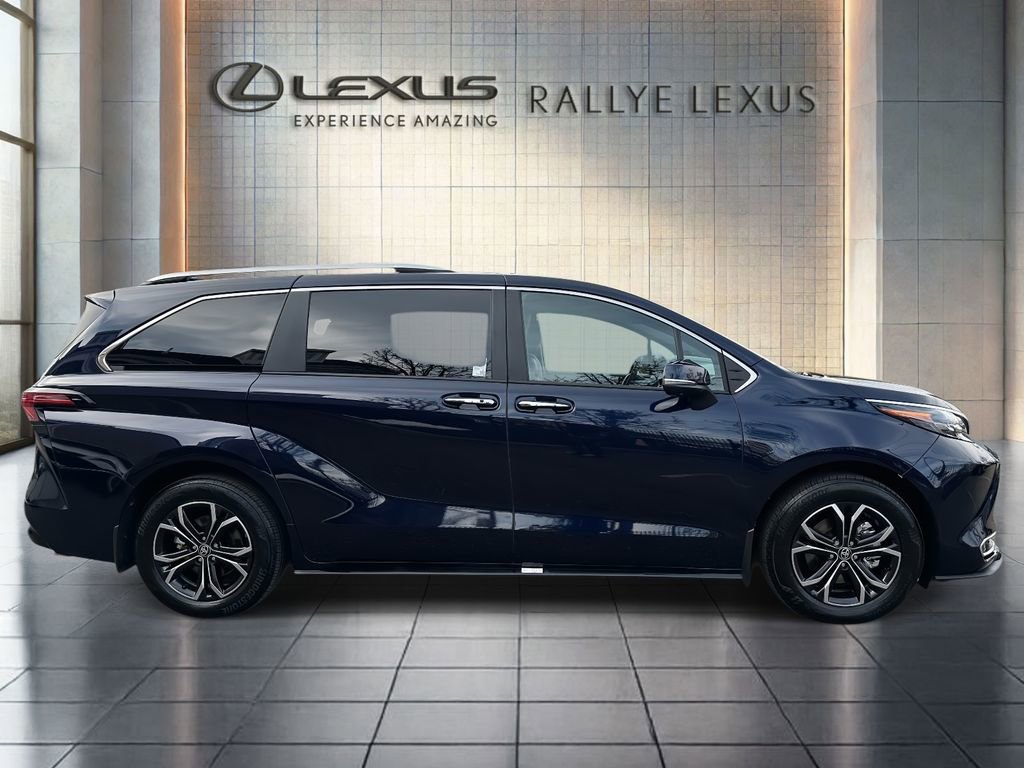 Used 2025 Toyota Sienna Platinum image 2