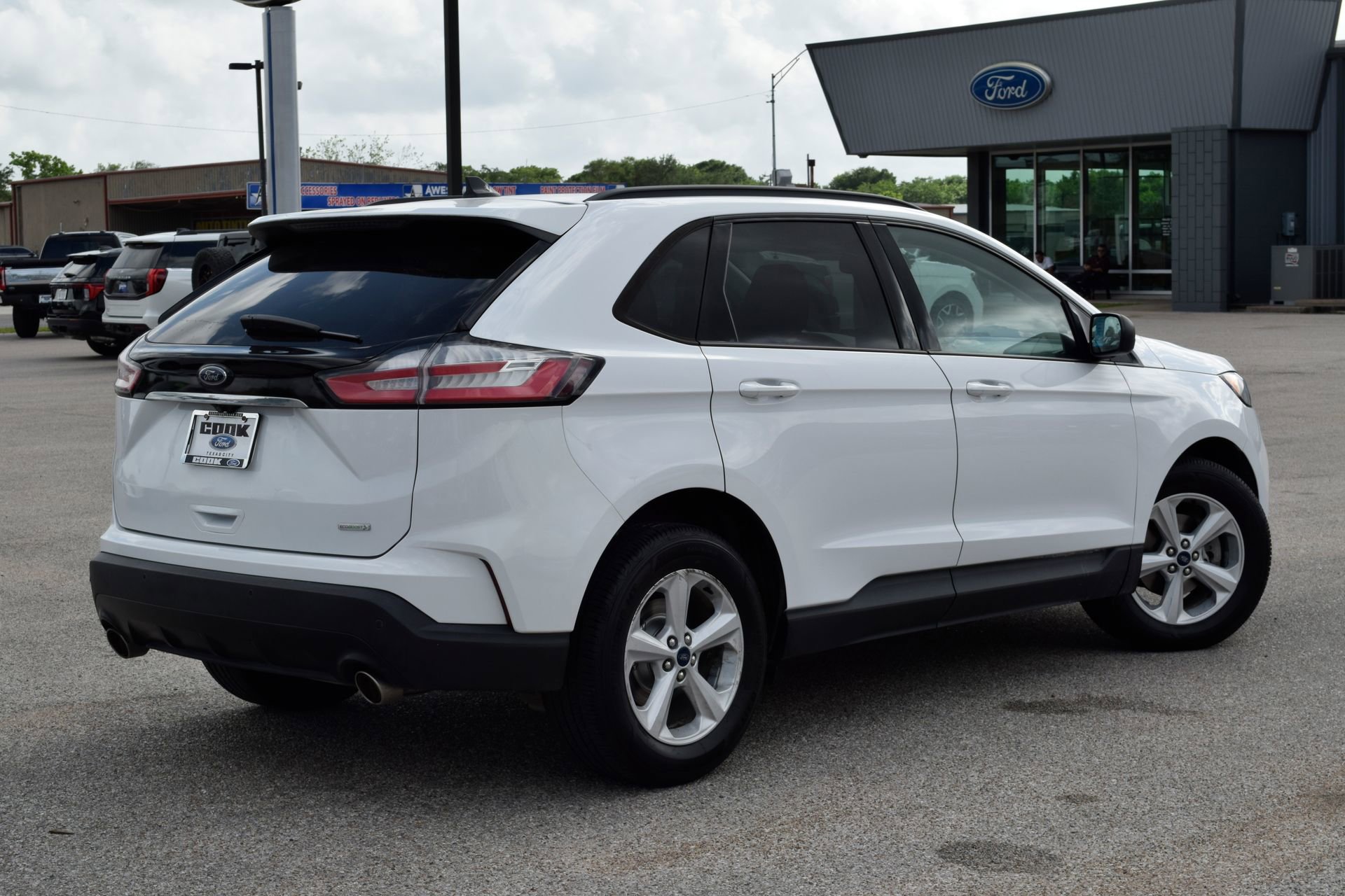 Certified 2020 Ford Edge SE image 6