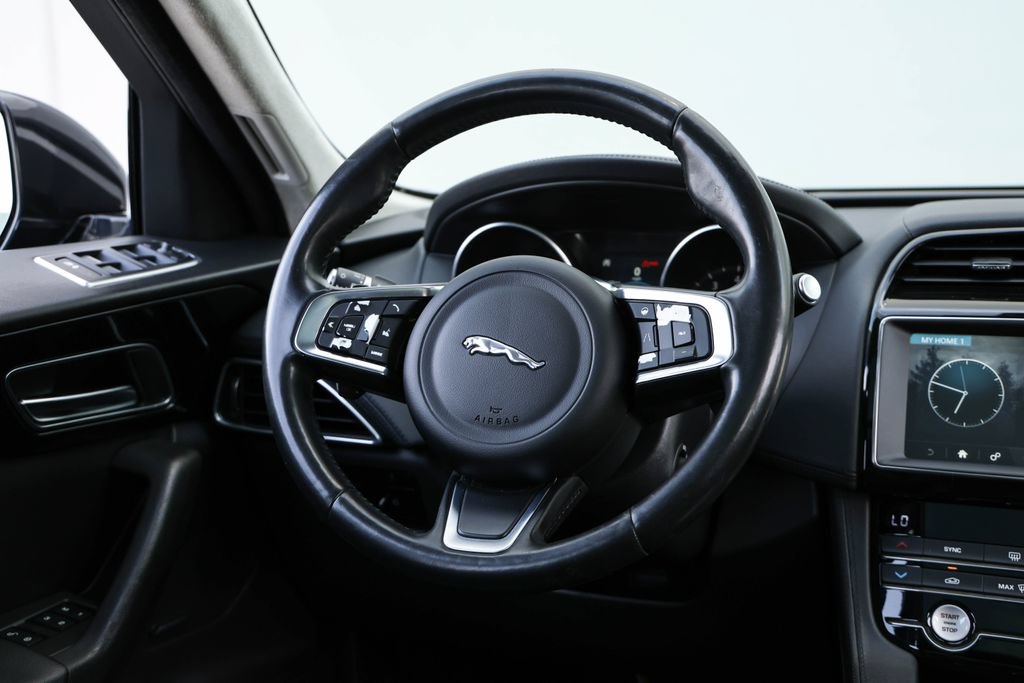 Used 2020 Jaguar F-PACE Prestige AWD/4WD image 32