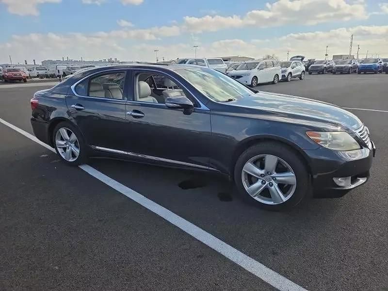 Used 2011 Lexus LS 460 w/ Comfort Pkg image 3