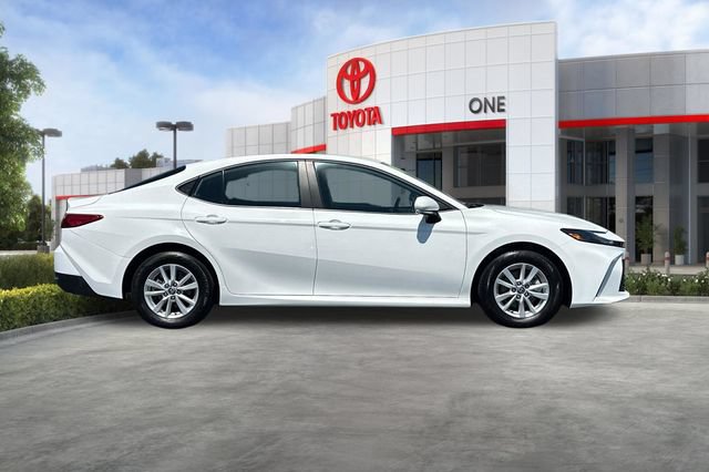 Used 2025 Toyota Camry LE AWD/4WD image 3