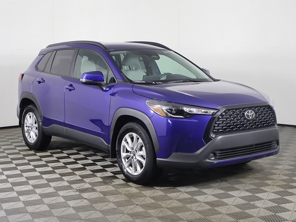 Used 2023 Toyota Corolla Cross LE image 2
