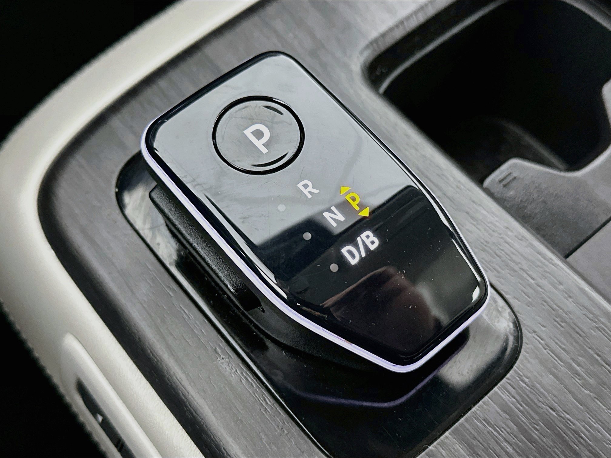 Used 2024 Nissan Ariya AWD image 25