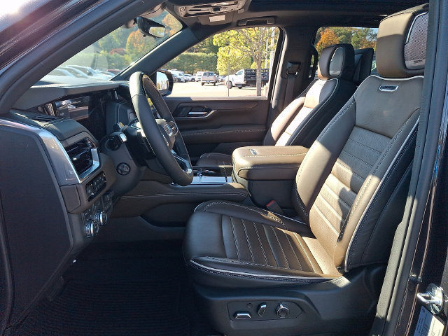 Used 2025 GMC Yukon Denali Ultimate AWD/4WD image 2