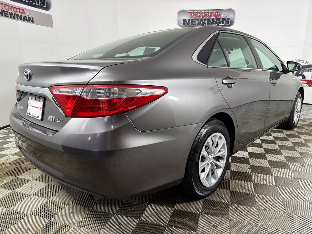 Used 2017 Toyota Camry LE image 3
