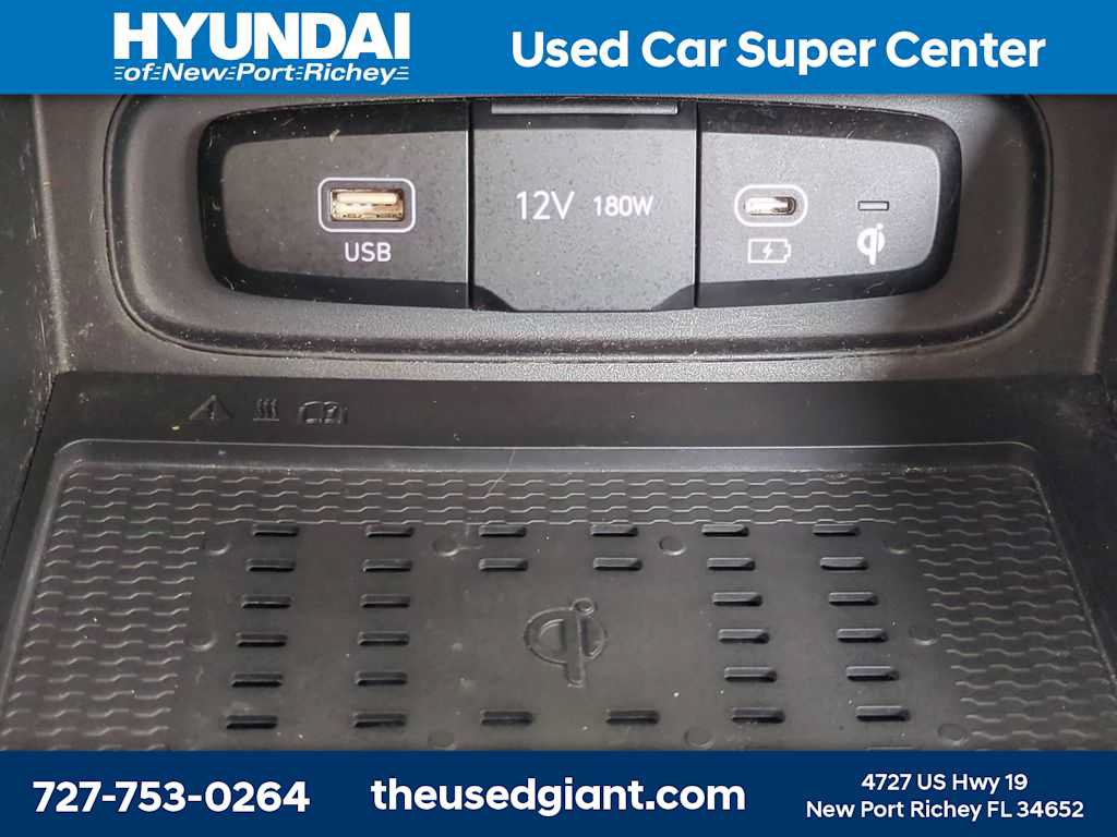 Certified 2024 Hyundai Venue Limited FWD image 23
