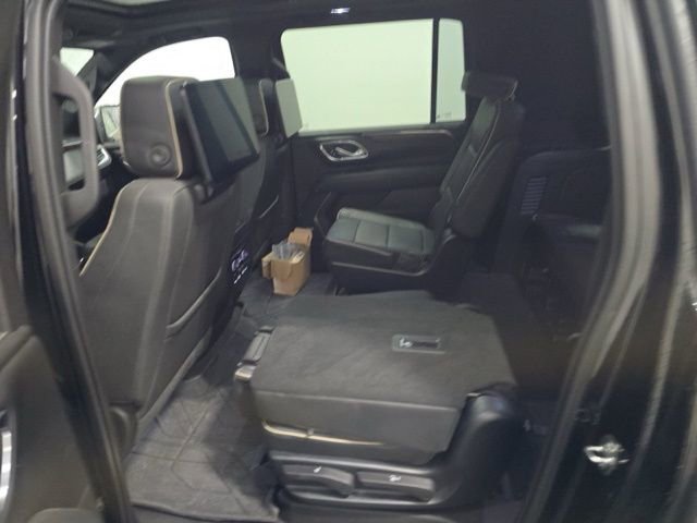 Used 2023 Chevrolet Suburban Premier image 13